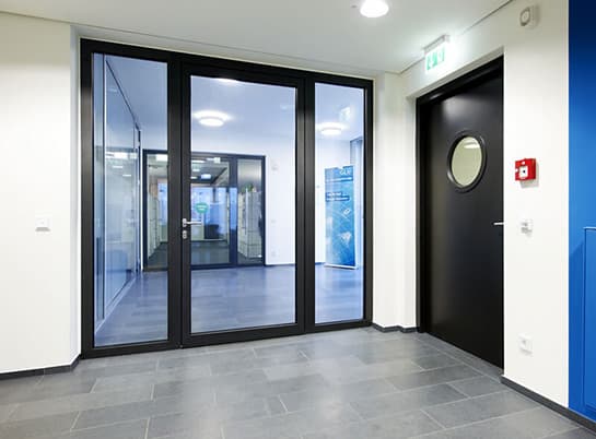 Со вставками <br />
из стекла