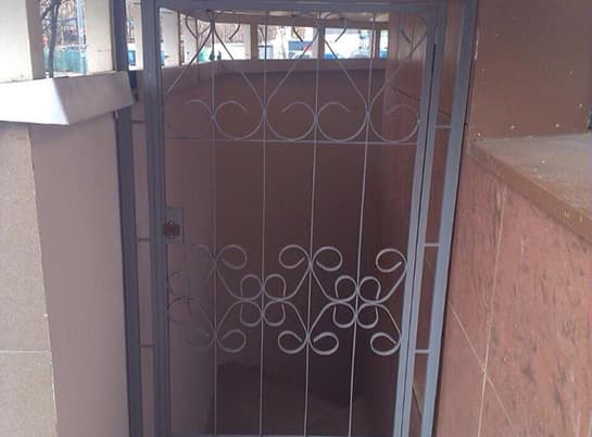 В подвалах, чердаках