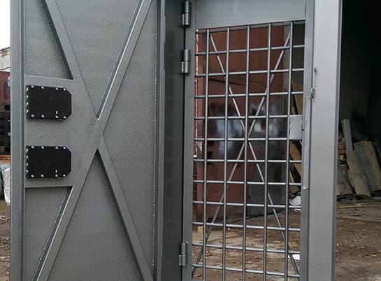 В хранилищах