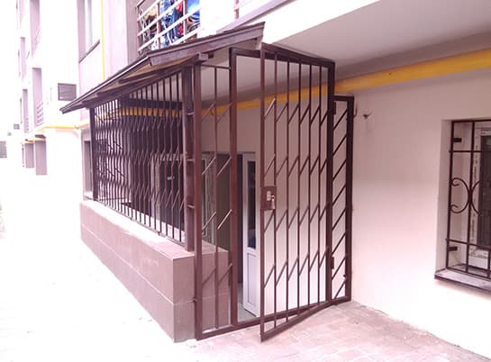 В магазинах