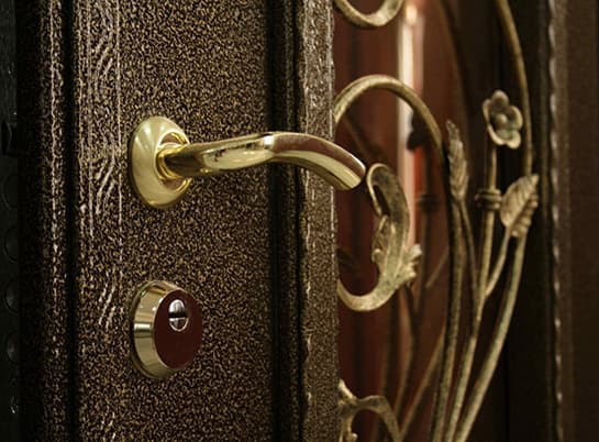 Двери для коттеджа