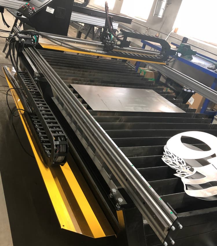 Производитель металлических дверей приглашает к сотрудничеству дилеров и оптовиков