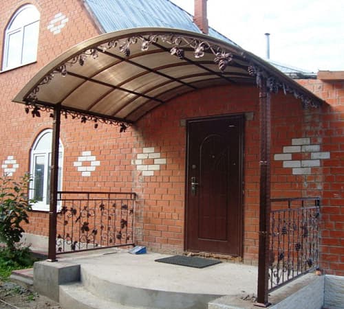 Козырьки над крыльцом в доме