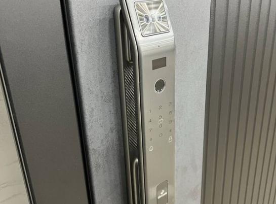 Двери с электронными замками