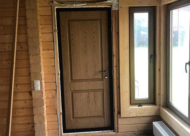 Установка двери для дачи