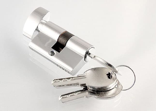 Процесс замены цилиндра