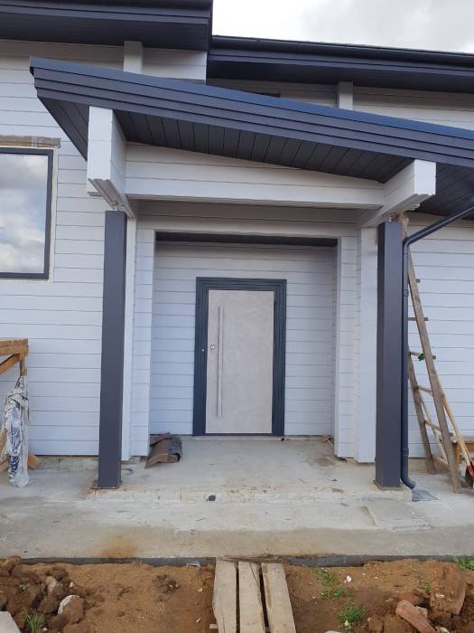 Как выбрать входные металлические двери на дачу