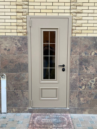 Уличная дверь с терморазрывом с металлофиленками