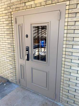 Двустворчатая термодверь с металлофиленками и электронным замком Samsung