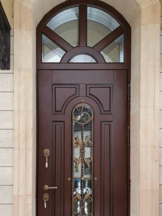 Дверь по индивидуальному заказу с арочной фрамугой