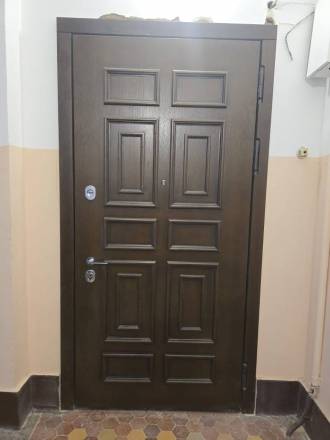 Входная дверь в квартиру установлена в Москве ул. Народная