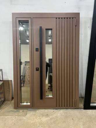 Входная термодверь в Южно-Сахалинске