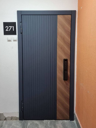 Входная дверь в квартиру с электронным замком Philips Alfa-VP