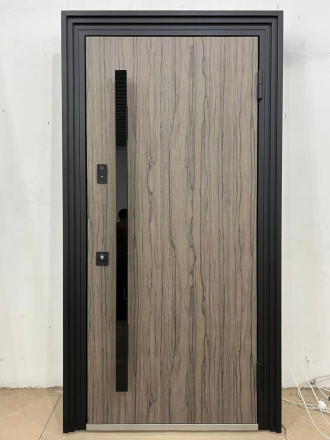 Входная дверь с CPL-панелями