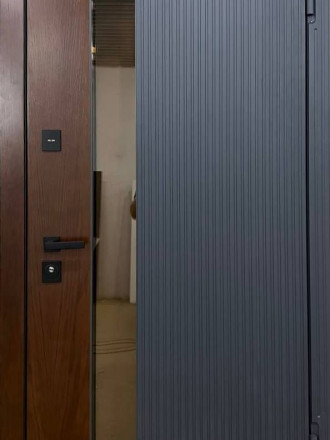 Термодверь с отделкой шпоном ореха - фото