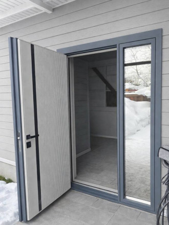 Уличная дверь с терморазрывом и панорамным остеклением