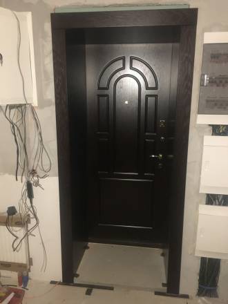 Фото с монтажа двери и откосов