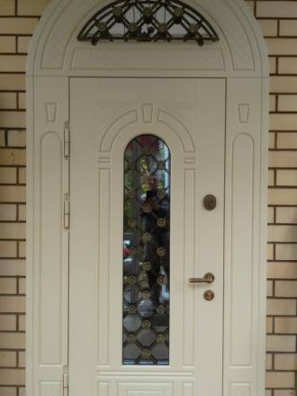 Арочная дверь для коттеджа с терморазрывом – фото