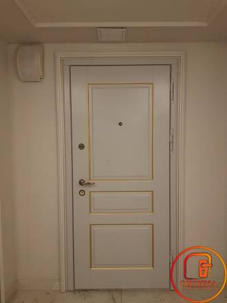 Входная дверь в квартиру  с отделкой МДФ – фото