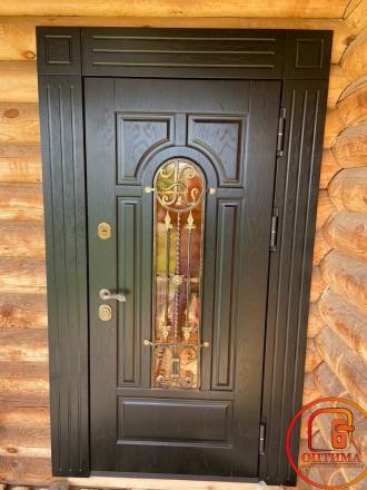 Уличная термодверь со стеклом и кованой решеткой